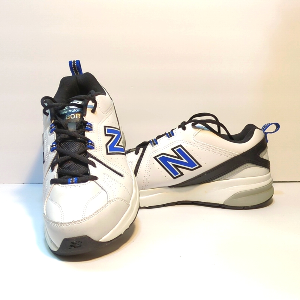 Men's size 10 NEW BALANCE SNEAKERS
